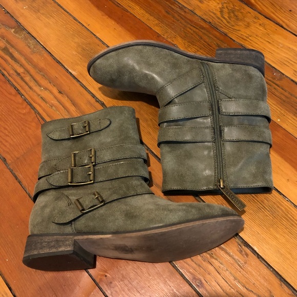 Boots - Picture 6 of 7